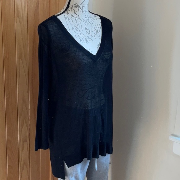 Autumn Cashmere lightweight (Viscose/Linen blend) semi sheer black Vneck sweater - Picture 5 of 8